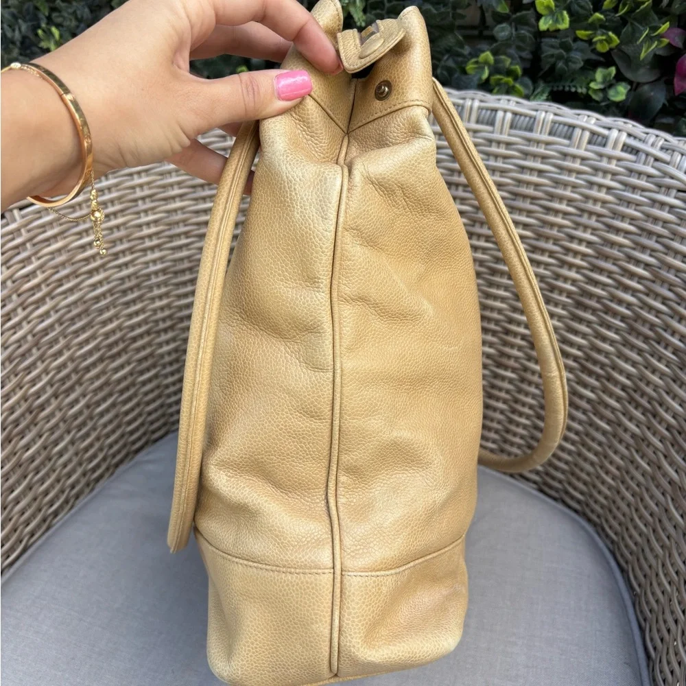 Authentic CHANEL beige Coco mark CC caviar leather tote CC charm